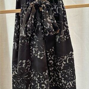 Banana Republic Black and cream no sleeve blouse